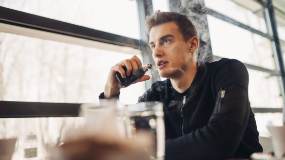 Användare av e-cigaretter manas till försiktighet